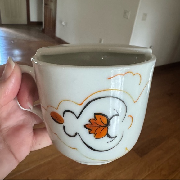 Vintage Decorative Moustache Cup Japanese Design White Orange Black Floral - Picture 3 of 5
